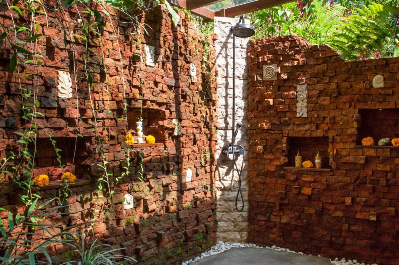 Villa Mahadevi Jungle Retreat Joglo 1 乌布 外观 照片